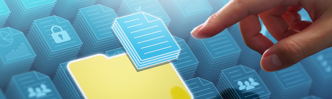 hand welche auf ein Display klickt